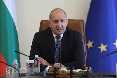 Премиерът Радев призова ЕК и НАТО за общи усилия за спиране на атаките срещу търговски кораби в Черно море