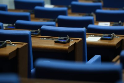 ДПС иска трима министри да отговарят за схемата с мантинелите
