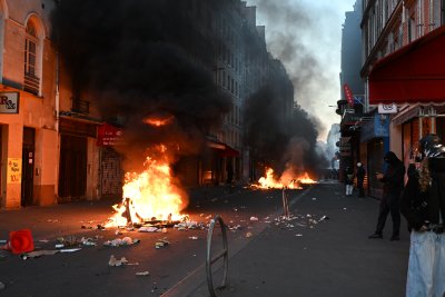 Франция обмисля локални вечерни часове след масовите протести и вълната от безредици