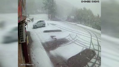 Сняг заваля на прохода Шипка (ВИДЕО)