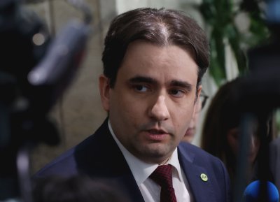 Веднага щом постъпи искането в деловодството на НС, ще се откажа от имунитета си, заяви Божидар Божанов