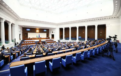 От "Възраждане" поискаха президентът Йотова да подаде оставка и да се оттегли от поста си