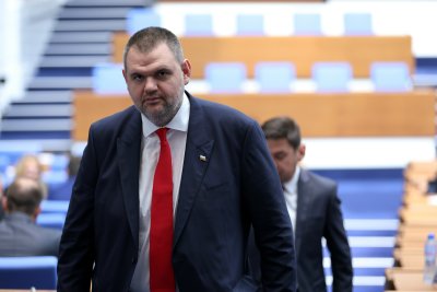 ДПС: България не е казарма и Радев няма да ни тъпче с диктаторски ботуш!