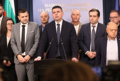 „Демократична България“: Нужни са две оставки - на началника на НСО и на председателя на парламента