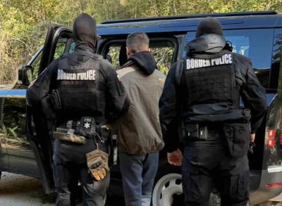Задържаха 19 българи и сирийци за организиране и участие в канал за нелегален трафик