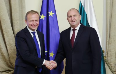 Румен Радев: България работи за намаляване на бюджетния дефицит за 2027 г., но при отчитане на ефектите в социалната сфера и икономиката