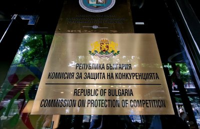 Потвърдиха 310 000 евро санкции, наложени от КЗК за заблуждаващо предлагане на продукт като масло