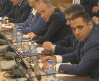 Караниколов: Не се запасявайте със спирт и маски, ще има достатъчно в аптеките