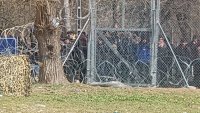Хиляди мигранти остават блокирани на границата с Турция