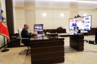 Путин ще работи дистанционно поне още една седмица