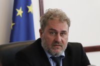 Глобиха министър Банов с 500 лв. за пушене в кабинета му