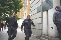 Доведоха зам.-министър Красимир Живков в МОСВ, извършват се обиски