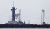 Отлагането на мисията на Space X и НАСА правилно: Изстрелването можело да предизвика мълнии