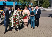 Нинова: Да помогнем на просветителите, за да ни възвисят