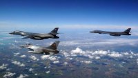 Стратегически бомбардировачи на САЩ прелетяха над Европа