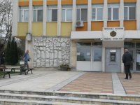 Откриха големи количества боклук с неизясен произход край Червен бряг