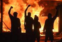 Протестната вълна обхваща все повече градове в САЩ
